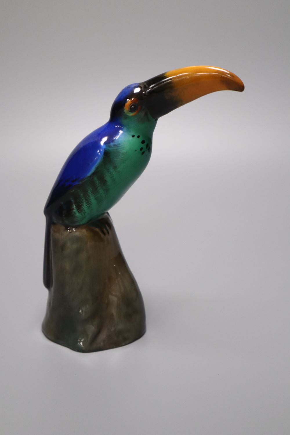 A rare Royal Doulton toucan HN158, with Doulton paper label underside, 18cm